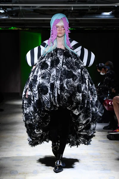Look 19
